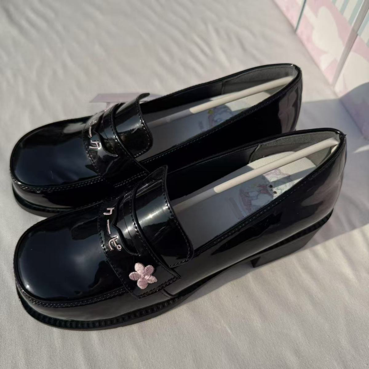 Women Shoes Loafers - รองเท้าสไตล์ญี่ปุ่นสุดน่ารักสำหรับสาวๆ โลลิต้า JK, รองเท้าสำหรับนักเรียนหญิงปักลายเชอร์รี่พร้อมส้นเตี้ยแบบคิตเทนฮีลสำหรับใส่ในโรงเรียน