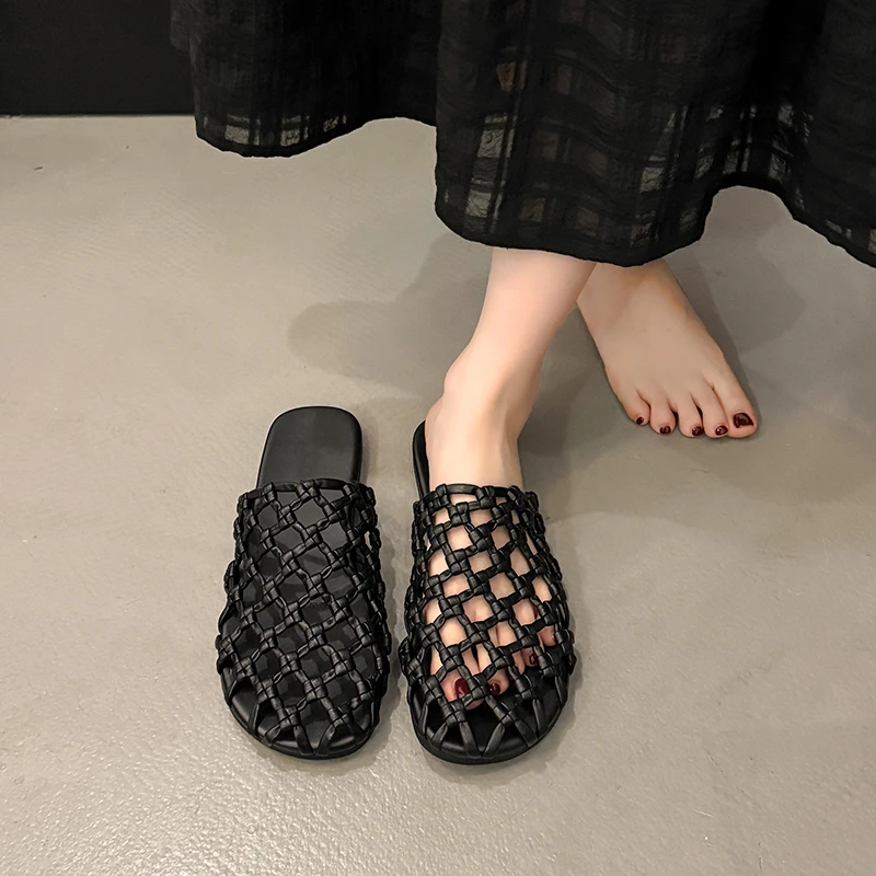 Women Shoes Luxury Brand - รองเท้าแตะผู้หญิงแบรนด์หรูหราสำหรับชายหาด รุ่นใหม่ปี 2025 รองเท้าตาข่ายระบายอากาศ แฟชั่น พื้นนุ่มแบน