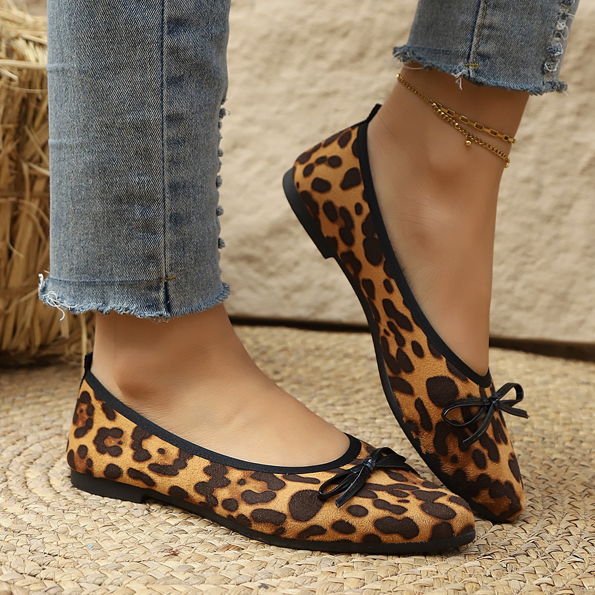 Women Shoes Loafers - รองเท้าส้นแบนลายเสือดาวสำหรับผู้หญิง ปี 2026 หัวกลม ผูกโบว์ รองเท้าทำงาน