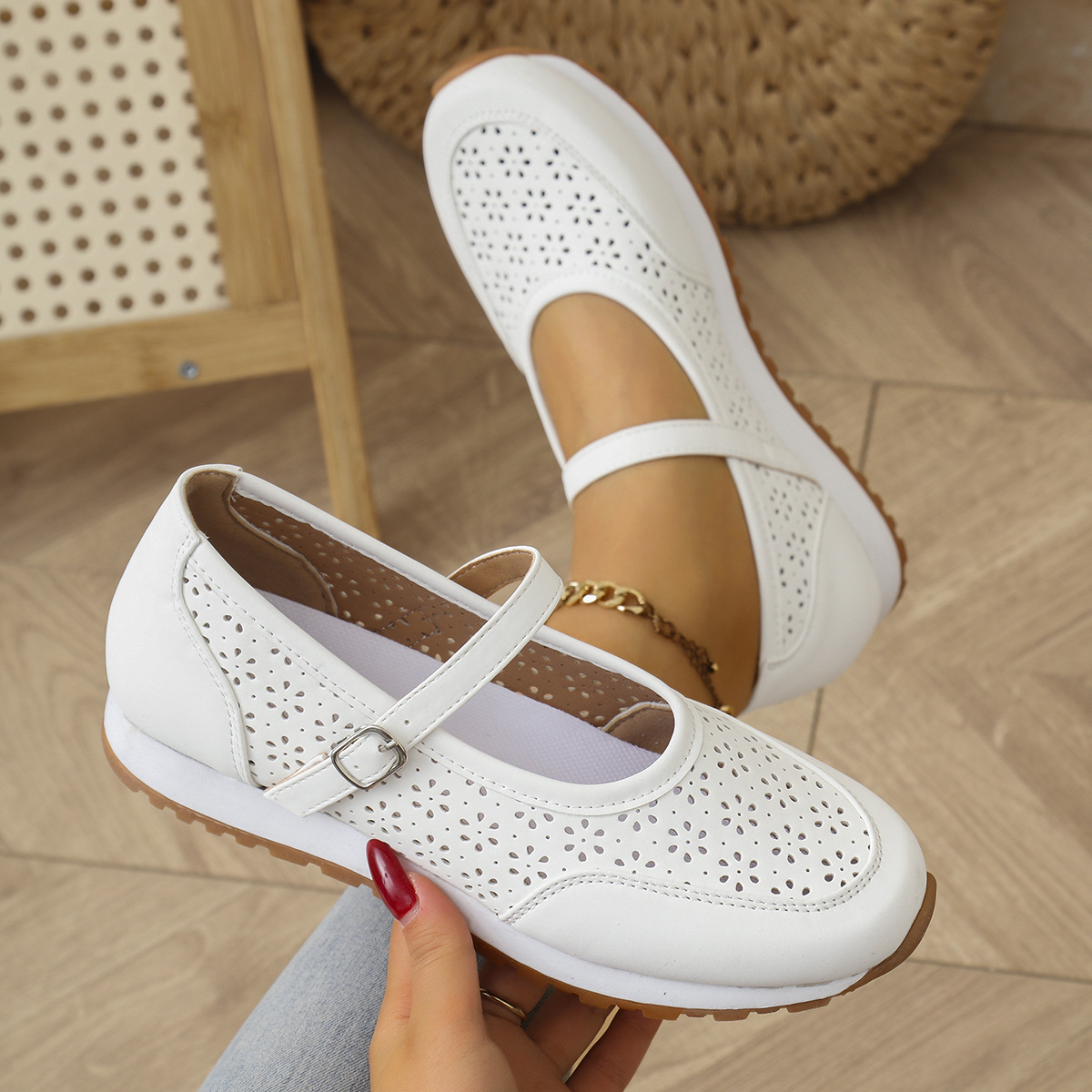 รองเท้าผ้าใบผู้หญิงแบบมีรูระบา - Women Shoes Us To Eu บทวิจารณ์และราคา