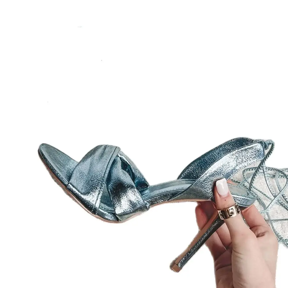 รองเท้าแตะรัดส้นสีฟ้าเมทัลลิคเ - Metallic Heel Sandal บทวิจารณ์และราคา