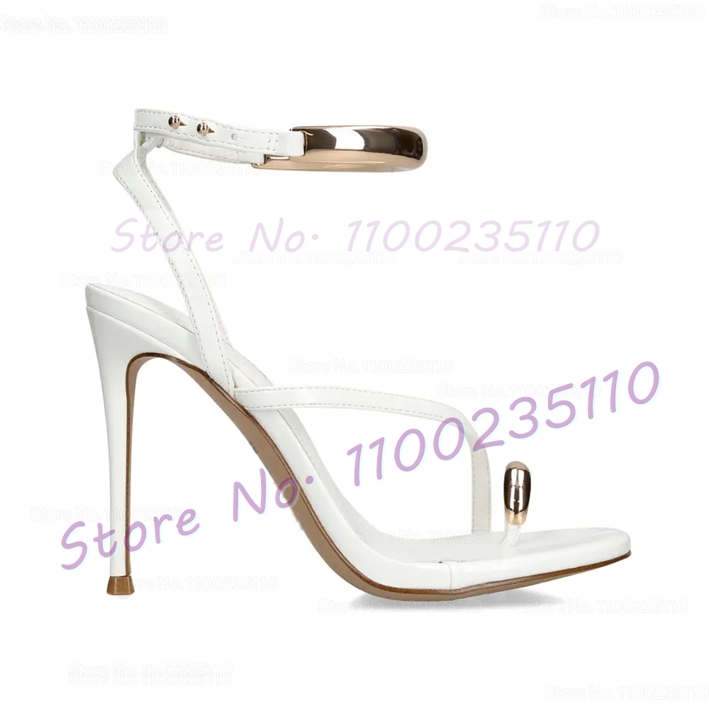รองเท้าส้นเข็มประดับวงแหวนโลหะ - Thong Flat Sandal บทวิจารณ์และราคา