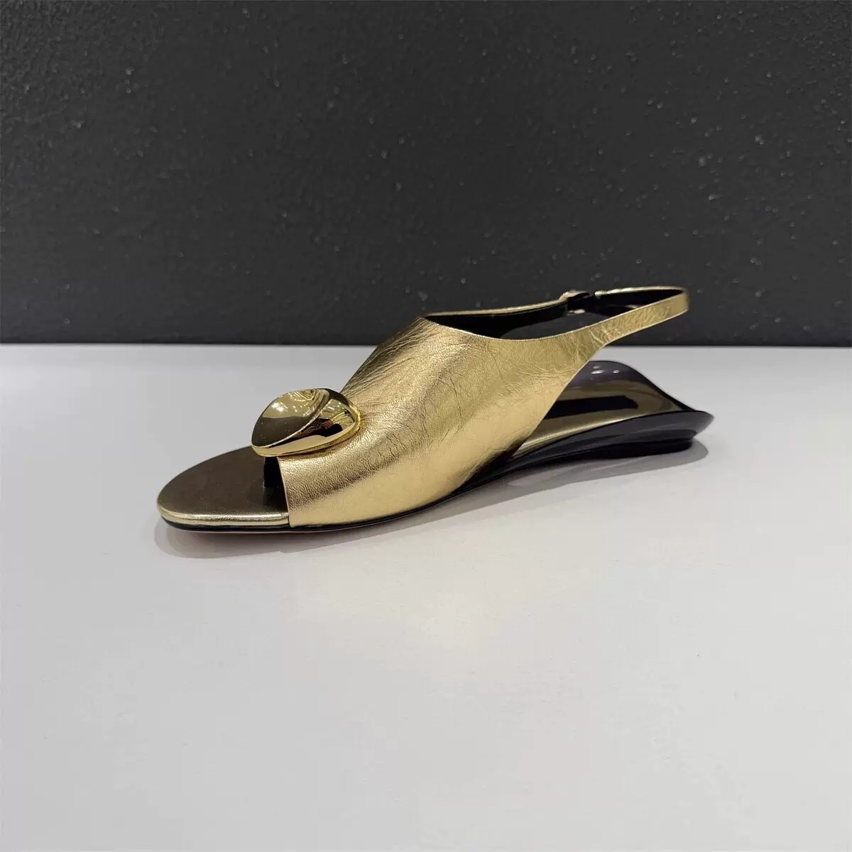 รองเท้าส้นเตี้ยแบบสวมรัดข้อเท้ - Thong Flat Sandal บทวิจารณ์และราคา